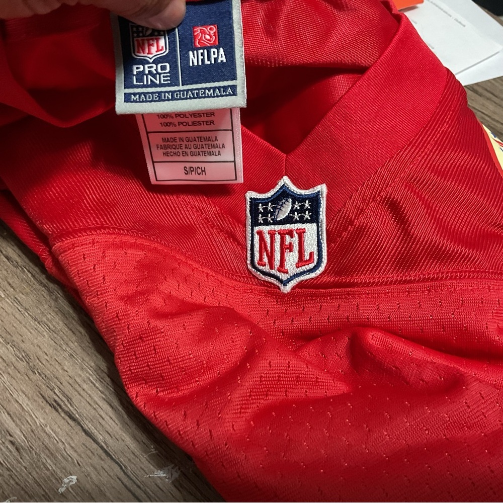 NFL MAHOMES RED FOOTBALL JERSEY SIZE S - Picture 5 of 10